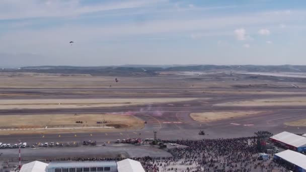 Aviation Festival Parachutes Landing — Stock Video