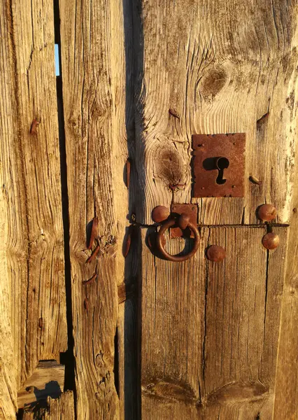 Centralna Część Starych Drewnianych Drzwi Wsi Rolniczej Środku Półwyspu Iberyjskiego — Zdjęcie stockowe