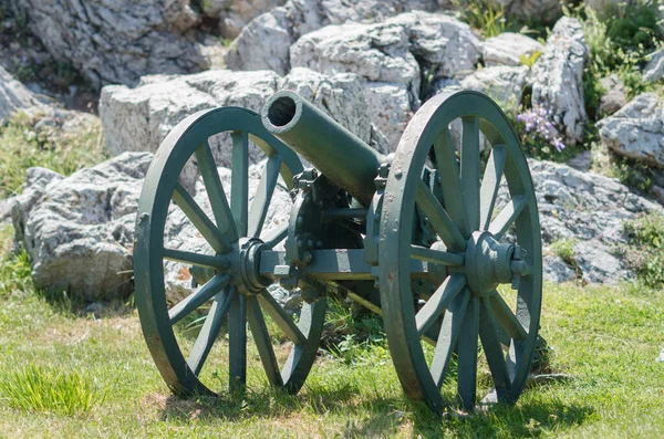 Een Oud Metalen Kanon Shipka Gabrovo Bulgarije Het Shipka Memorial — Stockfoto