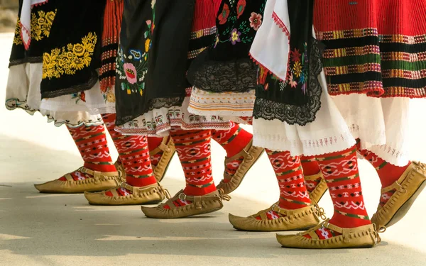 Bulgar Folkloru Dans Eden Kızlar Geleneksel Kostümlü Insanlar Bulgar Halk Stok Resim