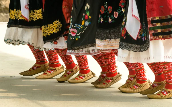 Bulgar Folkloru Dans Eden Kızlar Geleneksel Kostümlü Insanlar Bulgar Halk Telifsiz Stok Fotoğraflar
