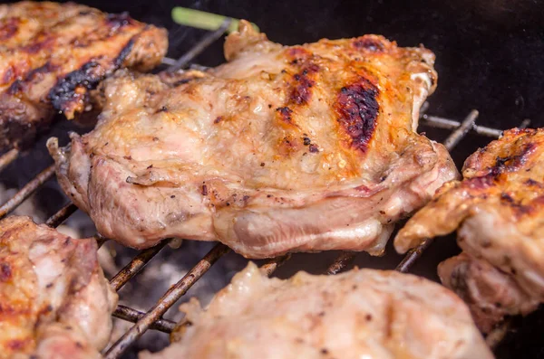 Frango Grelhado Bife Frango Grelha Cozinhar Frango Churrasco Com Carvão — Fotografia de Stock