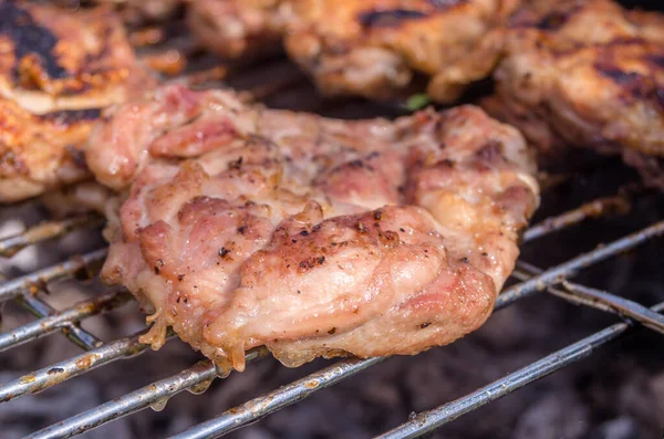 Griller Poulet Steak Poulet Sur Gril Cuire Poulet Sur Barbecue — Photo