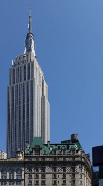 metropolde mavi gökyüzü gün şehir merkezi New York şehir binası skylin