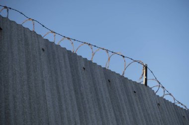 hiçbir giriş dikenli paslanmaz çelik siluet 