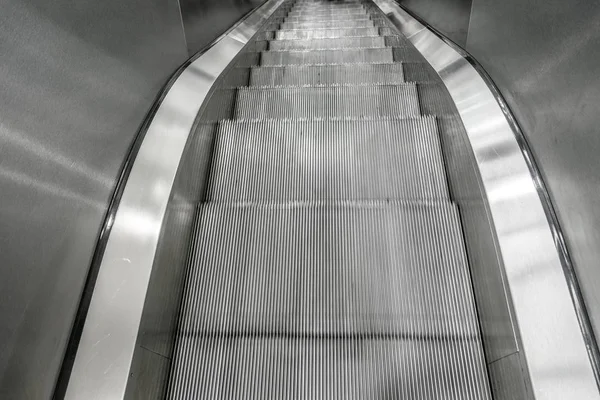 Blick Auf Eine Schmale Eine Person Breite Rolltreppe — Stockfoto