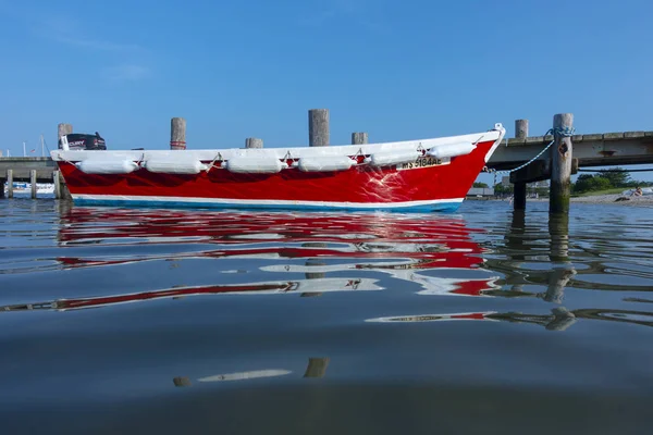 Піщана Берегова Лінія Прив Язана Прикріплена Червоного Білого Синього Моторного — стокове фото