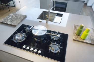 mutfak, dolaplar ada aralığı ile beyaz modern kichen