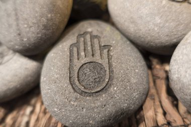 barış eli taşa kazındı