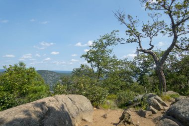 cehennem zirvesinin üstüne kaya 