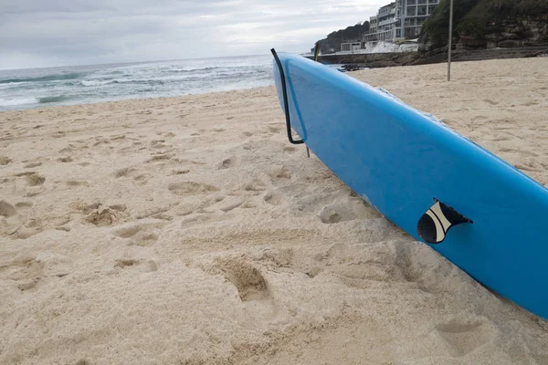 Blue surf board bondi, beach, sydney, australia, dangerous curre — Stock Photo, Image