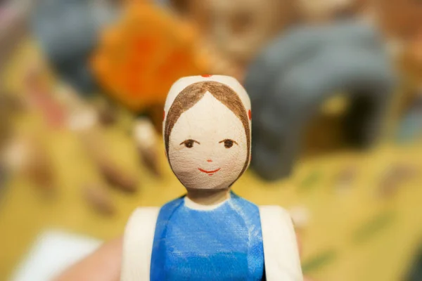 Zabawka Kobieta Figura Pielęgniarka Pokojówka Wykonane Drewna — Zdjęcie stockowe