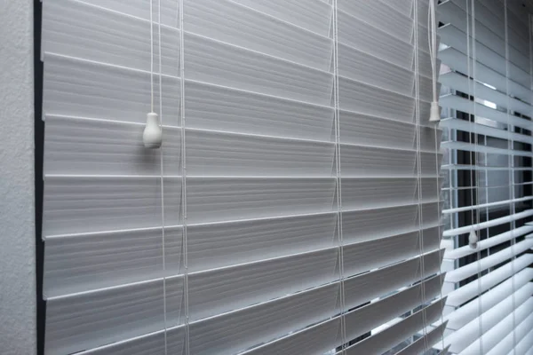 Modern ofis pencereleri ya da ev gölgelikleri