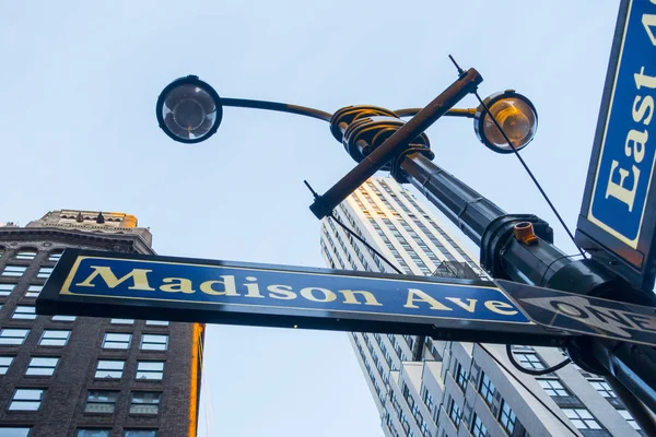 Madison Ave letrero de calle Manhattan Nueva York — Foto de Stock