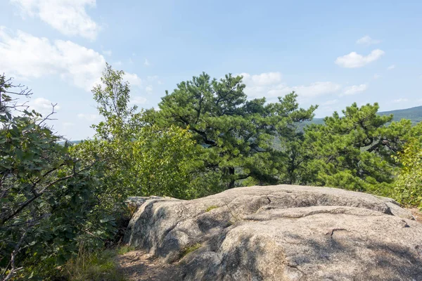 cehennem zirvesinin üstüne kaya 