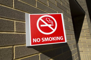 hiçbir sigara simgesi ve İngilizce