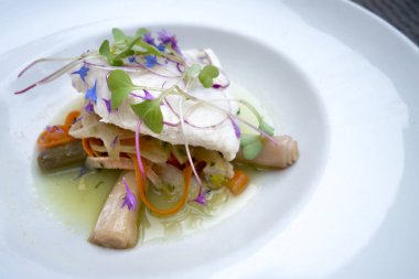 mantar havuç ile öğle yemeği beyaz balık 