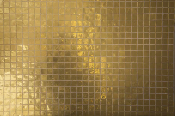 바닥의 작은 고급 그룹 광택 반짝이 황금 노란색 타일 — 스톡 사진