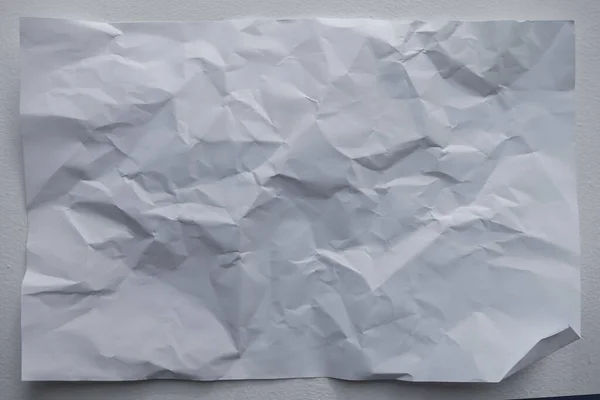 Pomarszczony pognieciony nierównomierny biały papier tło — Zdjęcie stockowe