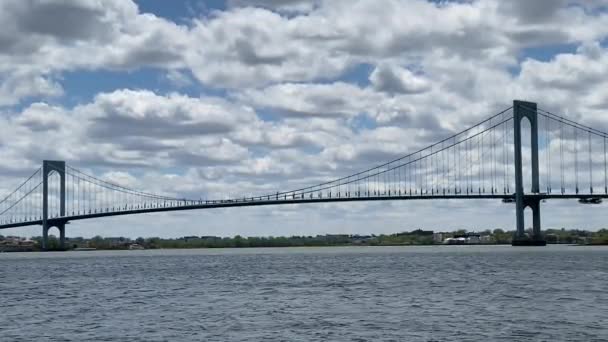 Krásná Oblačná Obloha Bronx Whitestone Bridge Most Spojuje Throggs Krk — Stock video