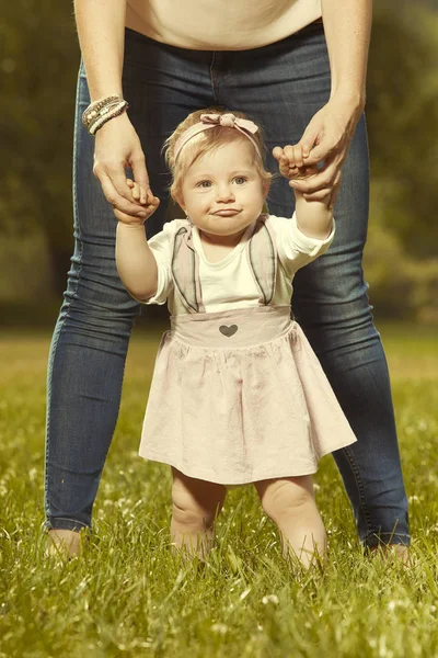 Loving Mother Walking Park Her Daughter — Stock Photo, Image