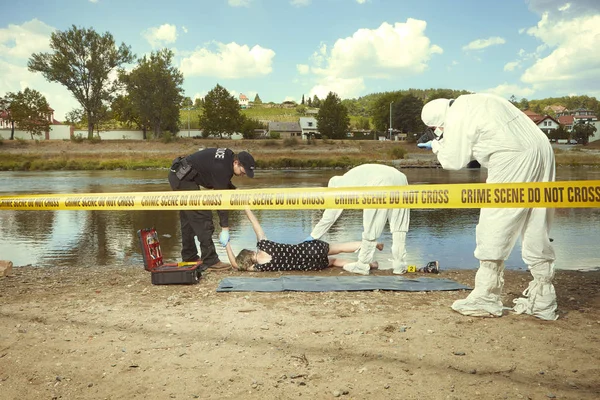 Woman Body Black Apparel Found Drowned Summer River Bank City — Stock Photo, Image