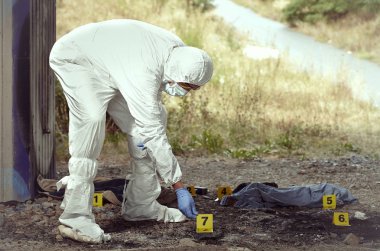 Kriminoloji uzmanı teknisyen Dna ücretsiz koruyucu içinde uygun olası ceza yasası'nın toplama delilleri