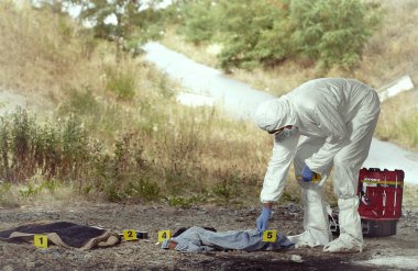 Kriminoloji uzmanı teknisyen Dna ücretsiz koruyucu içinde uygun olası ceza yasası'nın toplama delilleri