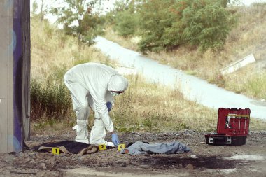 Kriminoloji uzmanı teknisyen Dna ücretsiz koruyucu içinde uygun olası ceza yasası'nın toplama delilleri
