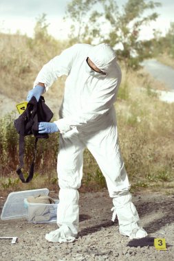 Kriminoloji uzmanı teknisyen Dna ücretsiz koruyucu içinde uygun olası ceza yasası'nın toplama delilleri