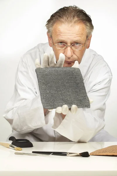 Scientist Holding Ancient Type Akkad Empire Style Cuneiform — Stock Photo, Image