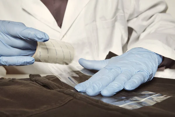 Comprobación Recogida Pruebas Microtrazas Invisibles Del Vestido —  Fotos de Stock