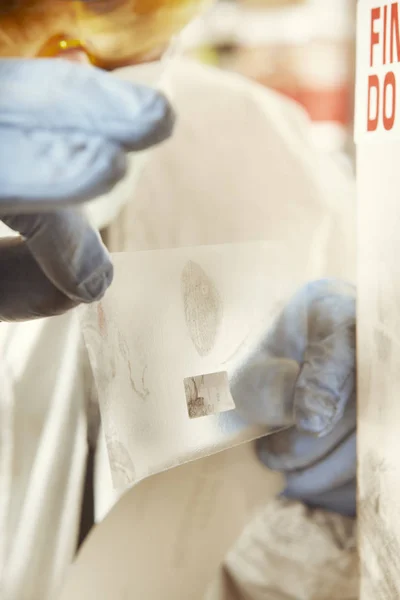 Ort Des Verbrechens Erfassung Von Fingerabdrücken Auf Der Türoberfläche — Stockfoto