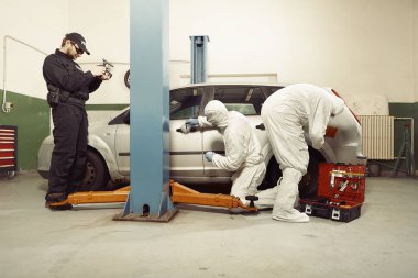 Crime scene Investigation - şüpheli araba polis garajında incelenmesi