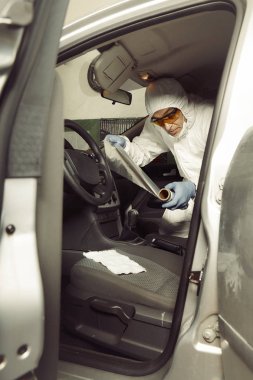 Crime scene Investigation - ceza koku izleri, toplama araba polis garajında şüpheli