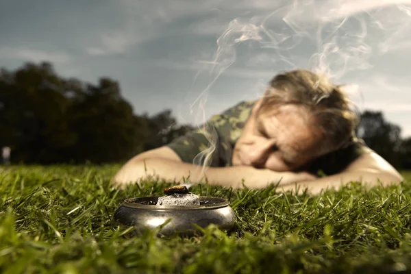 Older Man Practicing Meditation Rituals Summer City Park — Stock Photo, Image