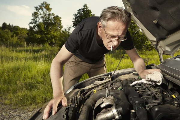 Aging Man Trying Fix Broken Car Engine Lonely Way — Stock Photo, Image