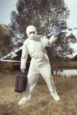 Olay yeri incelemesi - suç mahallinde kriminoloji teknisyeni