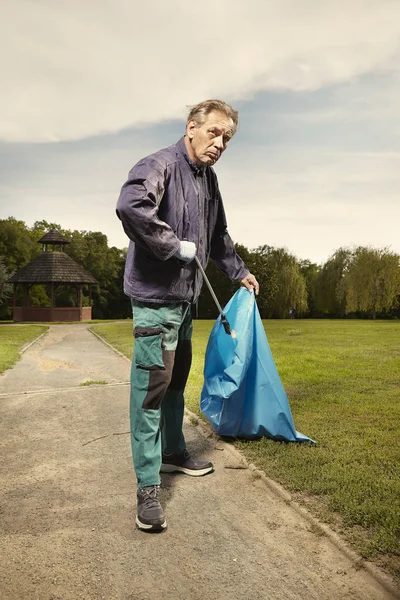 Man Public Service Cleaning Trash City Park — Stock Photo, Image