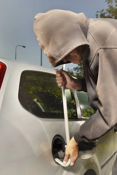 Viciado Homem Camisa Com Capuz Preto Roubando Carro — Fotografia de Stock