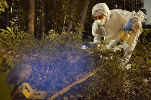 Restos Humanos Encontrados Bosque Comprobación Del Hallazgo Por Parte Del — Foto de Stock