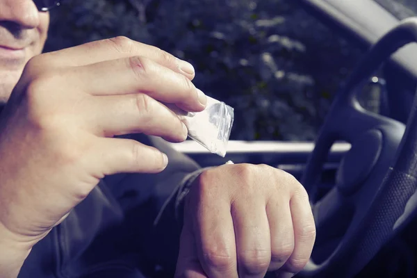 Homem Viciado Drogas Antes Atacar Homem Inocente Caminho Floresta — Fotografia de Stock