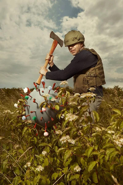 Hombre Estilo Ejército Territorial Captura Virión Coronavirus — Foto de Stock