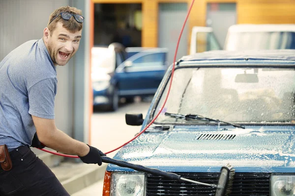 Hombre Lavado Coches Cuidar Coche Retro Encantadora — Foto de Stock