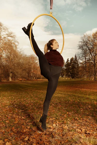 Nice Lady Posing Autumn Park Exercising Steel Hoop — Stock Photo, Image