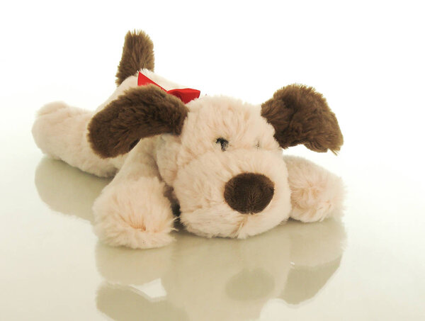 Милый щенок расползается на животе, он счастлив, что его подарили ребенку на день рождения. Мягкий, излучающий доброту плюшевый щенок. Праздники его стихии! Он самый приглашенный гость
!             