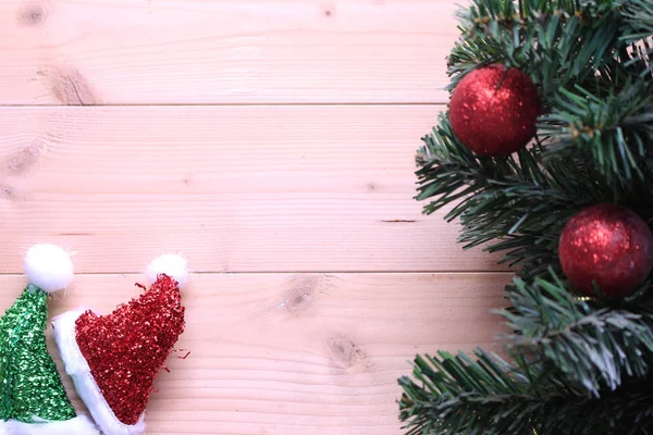 Fundo Árvore Natal Com Decorações Tábua Madeira — Fotografia de Stock