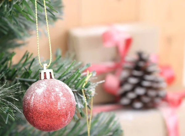 Fundo Árvore Natal Com Decorações Madeira Board Selective Foco Bola — Fotografia de Stock