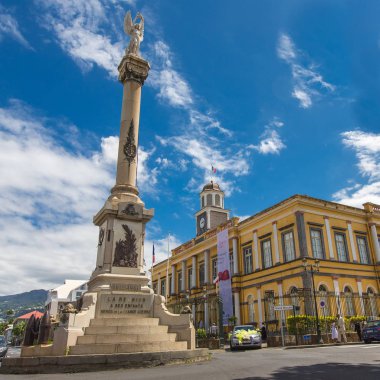 Townhall, Saint-Denis, La Runion ile Morts Anıtı