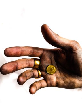 Kirli çalışma palm bir şekel sikke, bir madeni para ile anlamı gizli.